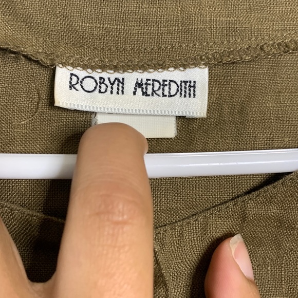 Robyn Meredith- Brown Button up Top size 16 - Picture 2 of 5